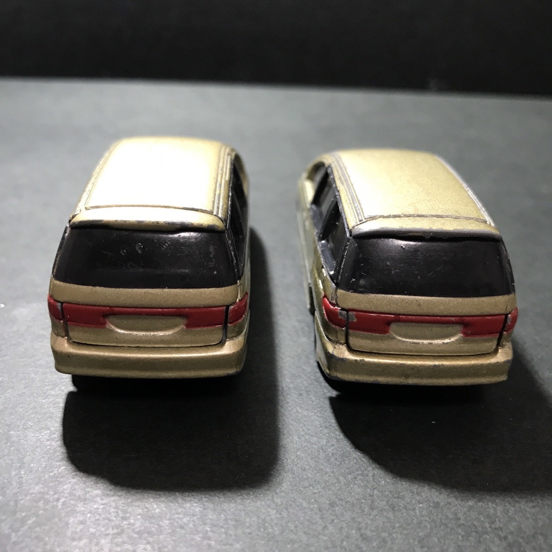 トミカシリーズ(トミカシリーズ)のトミカ　ミニカー　2000 TOYOTA ESTIMA 2台セット エンタメ/ホビーのおもちゃ/ぬいぐるみ(ミニカー)の商品写真