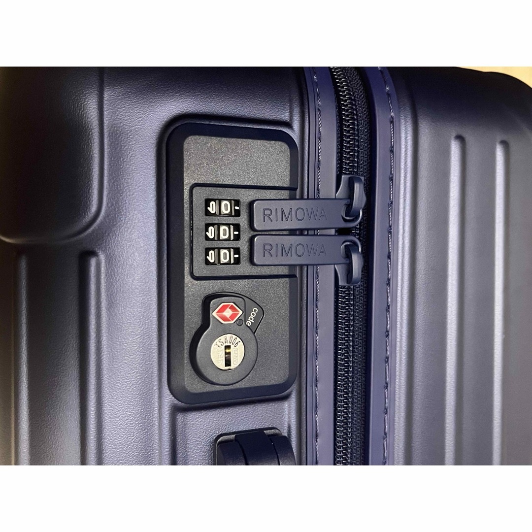 RIMOWA(リモワ)の【新品訳アリ】生涯保証付き　RIMOWA  スーツケース　キャビン　マットブルー メンズのバッグ(トラベルバッグ/スーツケース)の商品写真