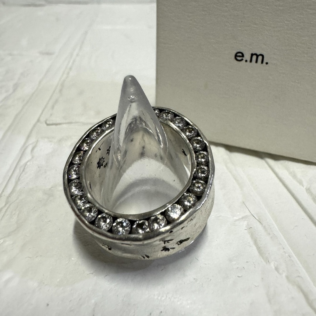 e.m.(イーエム)のe.m. 両側 ジルコニア 埋め込み リング レディースのアクセサリー(リング(指輪))の商品写真