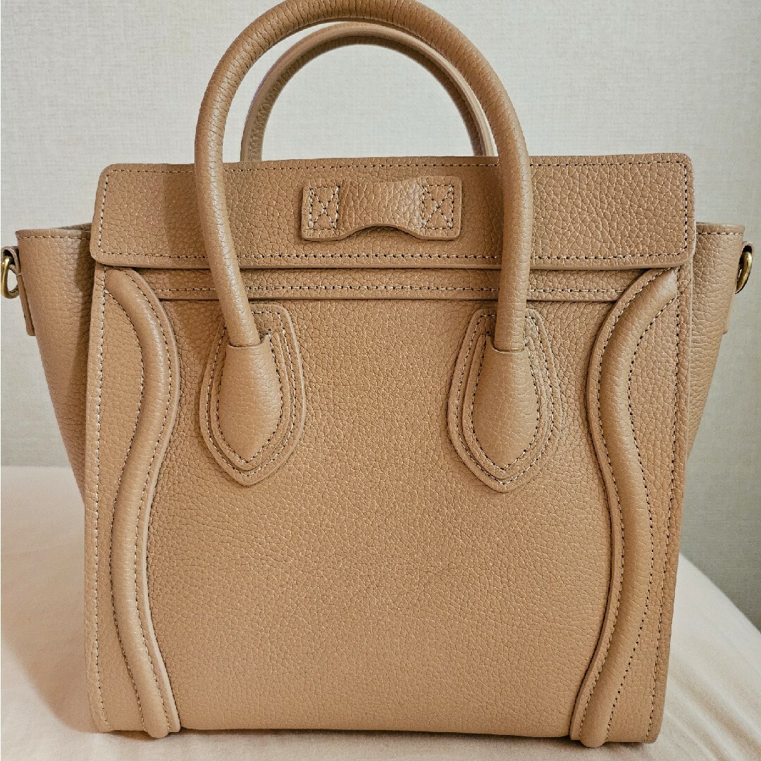 celine(セリーヌ)のCELINE　ラゲージナノ　デザートローズ レディースのバッグ(ハンドバッグ)の商品写真