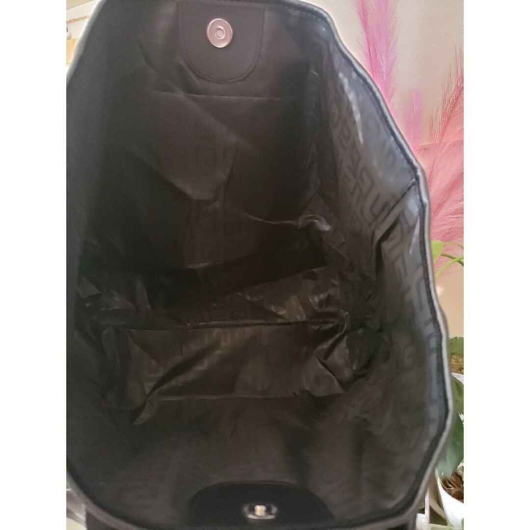 GIVENCHY(ジバンシィ)のGIVENCHYノベルティトートバッグ　ブラック　男女兼用 レディースのバッグ(トートバッグ)の商品写真