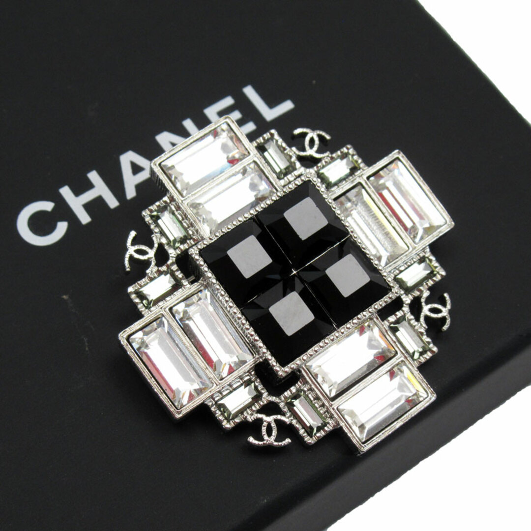 CHANEL(シャネル)のシャネル CHANEL ブローチ メタル シルバー×ブラック レディース 送料無料【中古】 t19302a ハンドメイドのアクセサリー(コサージュ/ブローチ)の商品写真