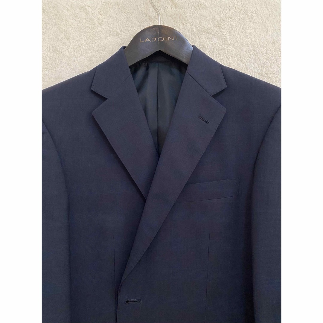 THE SUIT COMPANY(スーツカンパニー)の【新品】春夏物 イタリア製生地使用 メンズ スーツ BB4 3L チェック 紺 メンズのスーツ(セットアップ)の商品写真