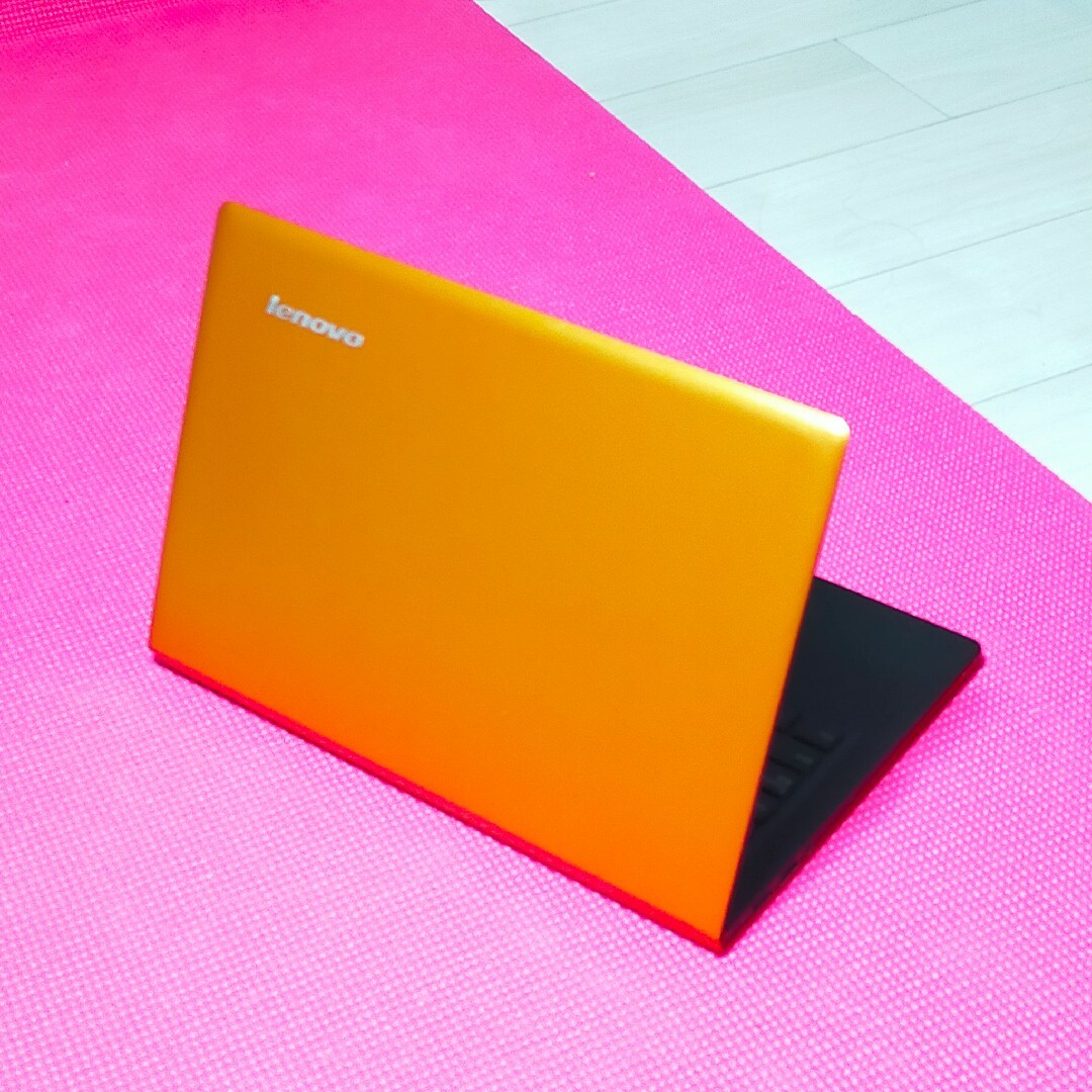 Lenovo(レノボ)の★お洒落なスリムノート★希少なオレンジカラー★第4世代高速i3&新品SSD搭載★ スマホ/家電/カメラのPC/タブレット(ノートPC)の商品写真