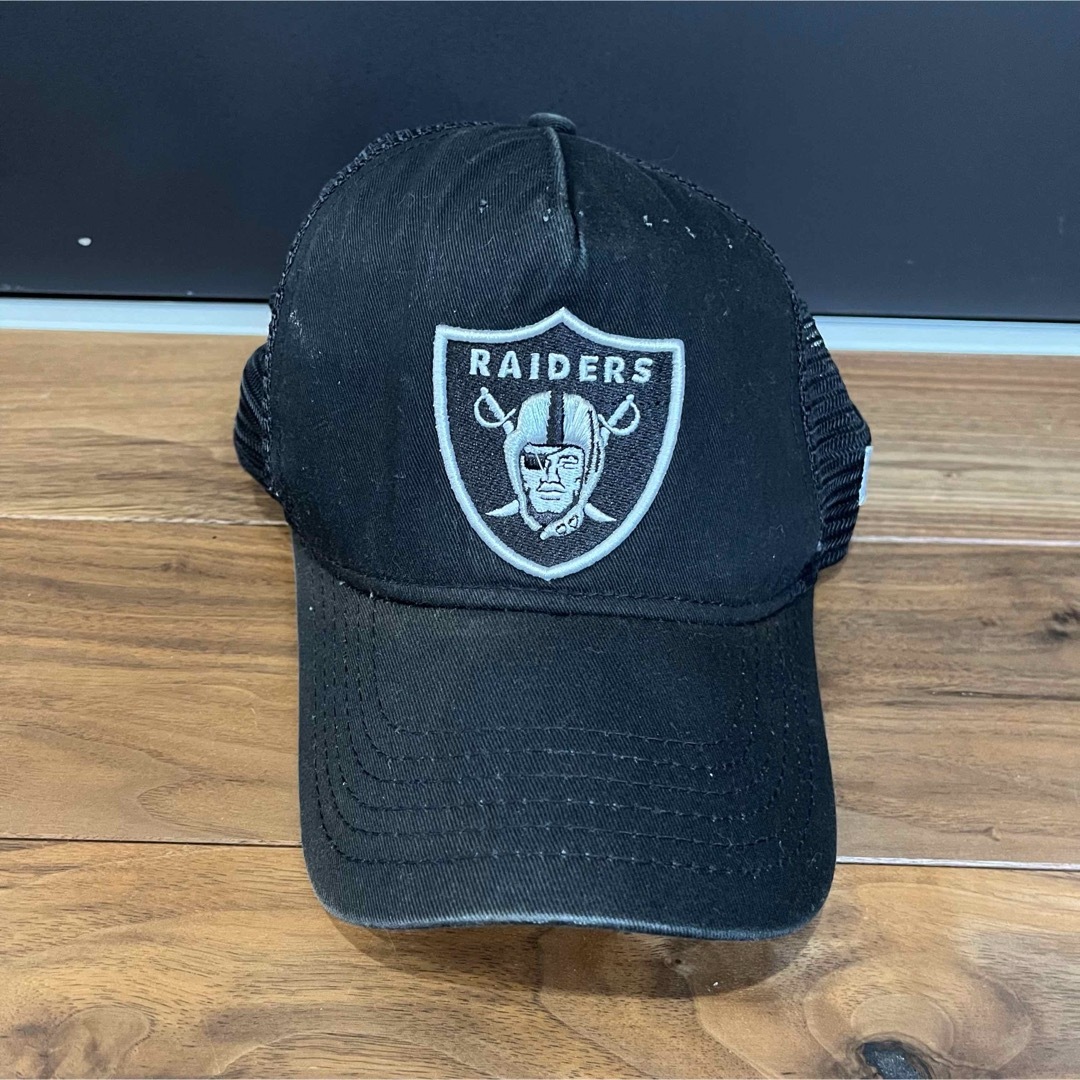 NEW ERA(ニューエラー)の【NEW ERA】RAIDERS　メッシュキャップ　帽子　アジャスター付き メンズの帽子(キャップ)の商品写真