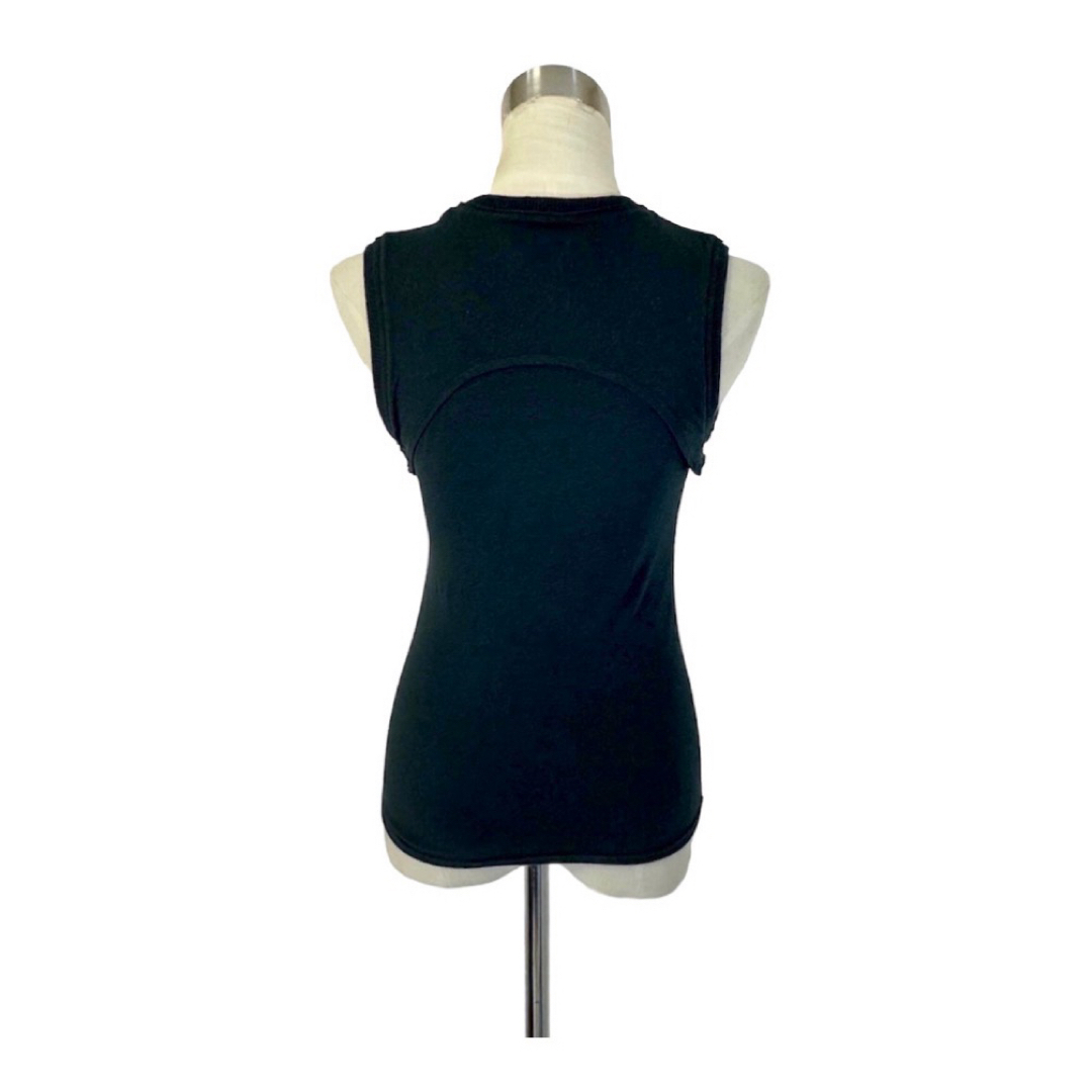 GIVENCHY(ジバンシィ)のGIVENCHY フランス製 胸元ポケットデザイン万能ブラックタンクトップ レディースのトップス(カットソー(半袖/袖なし))の商品写真