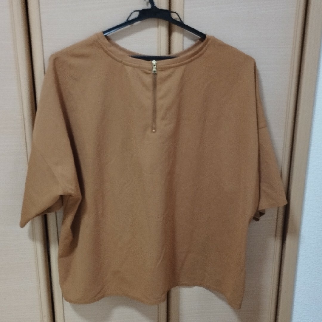 GU XLサイズ カットソー トップス ブラウン　茶色 レディースのトップス(カットソー(半袖/袖なし))の商品写真