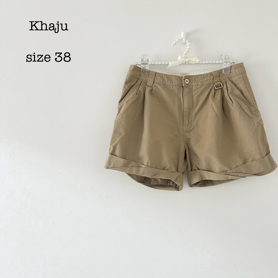 Khaju(カージュ)の【カージュシップス】ロールアップショーパン　ベージュ　金ボタン　38サイズ レディースのパンツ(ショートパンツ)の商品写真