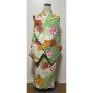 定価25000円呉服屋購入】 浴衣　ゆかた　黄緑×古典牡丹柄　絞り　綿　洗濯可(浴衣)