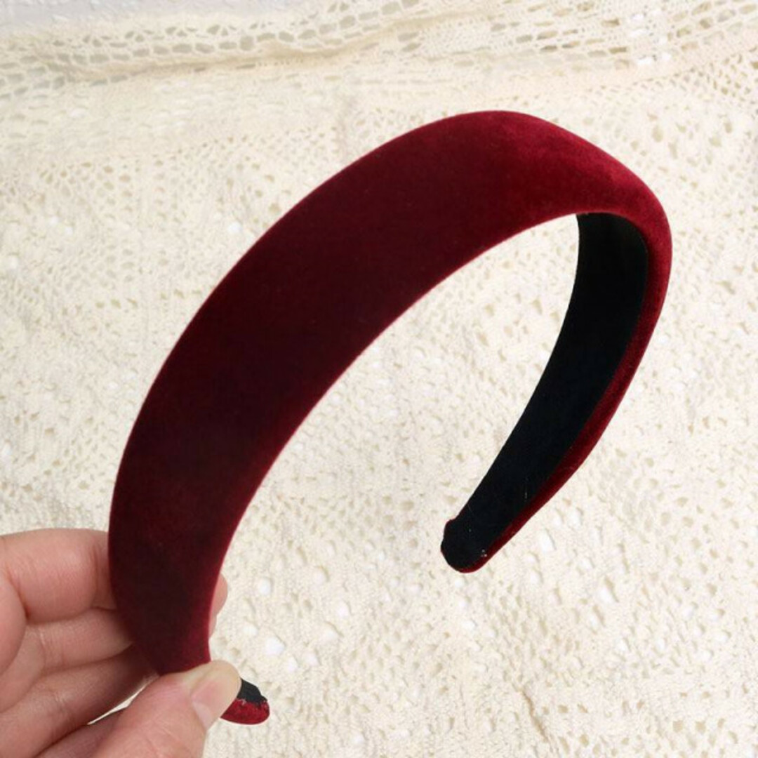 ベロア素材　ベロア　カチューシャ　赤色　ベルベット　シンプル　ヘアバンド　韓国 レディースのヘアアクセサリー(カチューシャ)の商品写真
