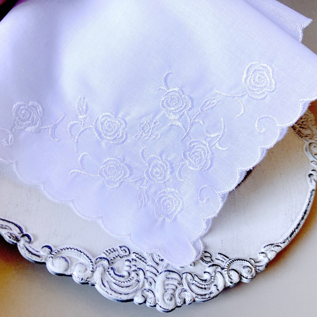 ハンカチ　結婚式　刺繍3　1枚　白　ブライダル　披露宴　ウェディング　アイロン済 レディースのファッション小物(ハンカチ)の商品写真
