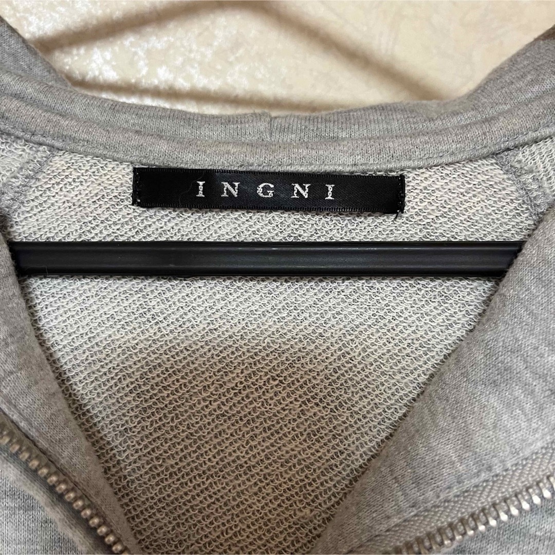 INGNI(イング)のイング　INGNI フード付き　パーカー　長袖　グレー　Mサイズ レディースのトップス(パーカー)の商品写真