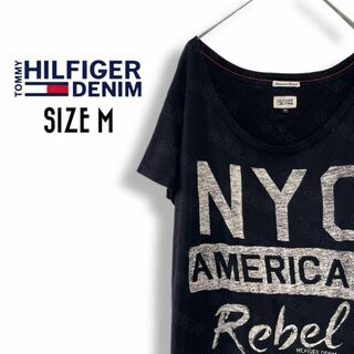 ヒルフィガーデニム(HILFIGER DENIM)のヒルフィガーデニム Tシャツ ボートネック 古着 M ワンポイントロゴ 黒b65(Tシャツ/カットソー(半袖/袖なし))