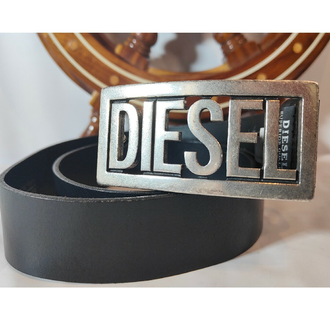 DIESEL(ディーゼル)の【極美品】【未使用に近い】３Ｄロゴ！　ＤＩＥＳＥＬ　高級レザーベルト　ＩＴＡＬＹ メンズのファッション小物(ベルト)の商品写真