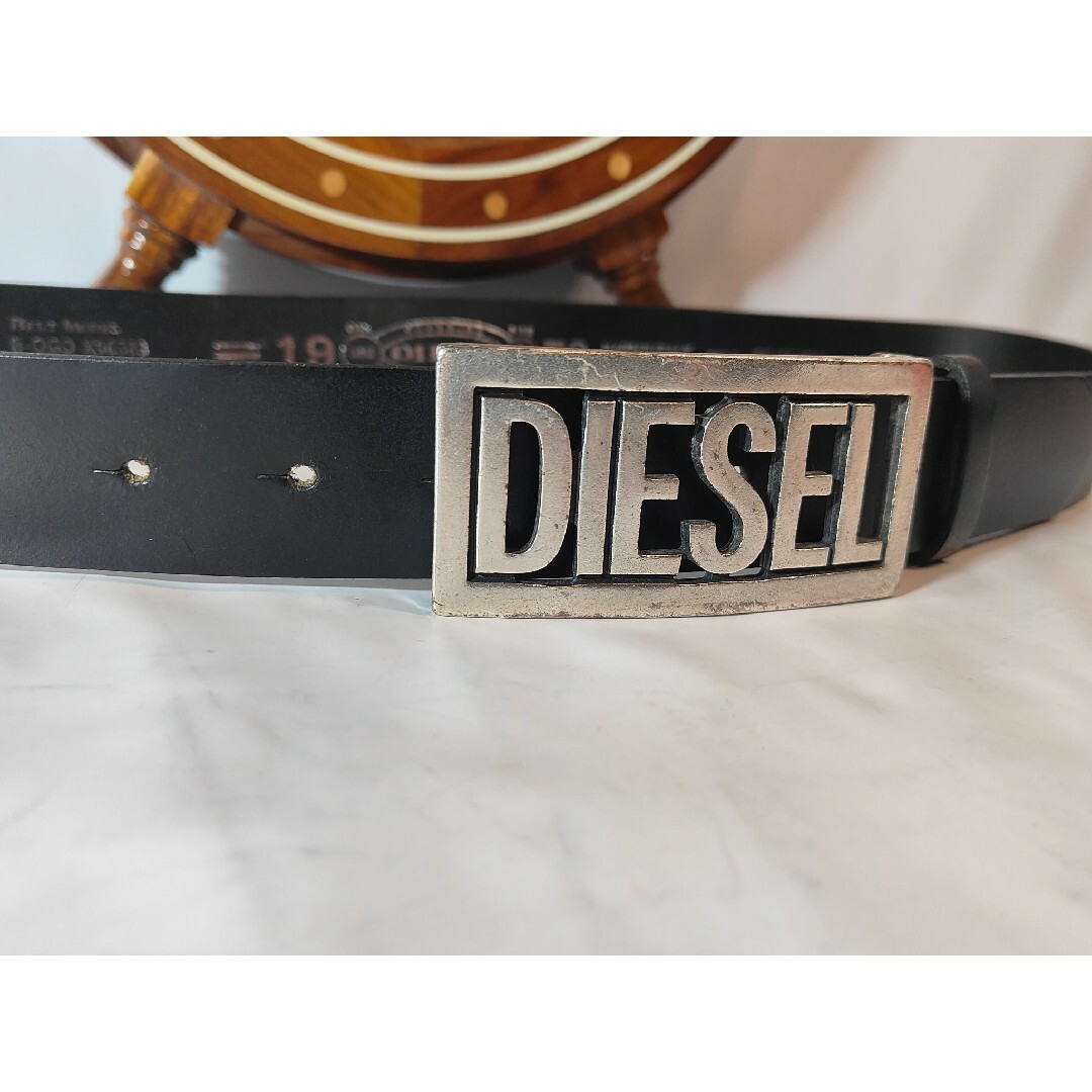 DIESEL(ディーゼル)の【極美品】【未使用に近い】３Ｄロゴ！　ＤＩＥＳＥＬ　高級レザーベルト　ＩＴＡＬＹ メンズのファッション小物(ベルト)の商品写真