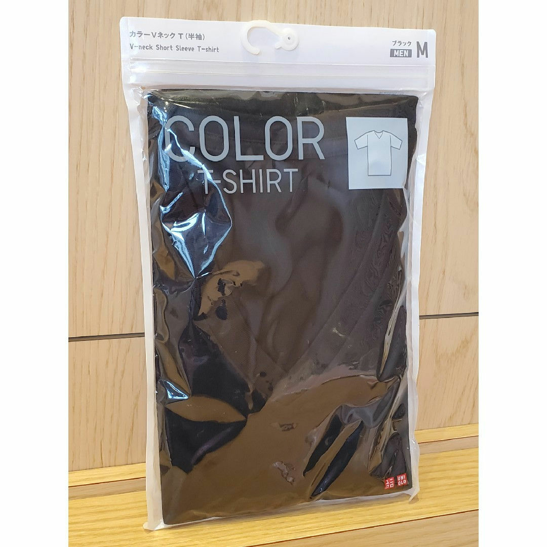 UNIQLO(ユニクロ)のUNIQLO カラーVネックTシャツ(半袖) ブラック Mサイズ 綿66％ メンズのトップス(Tシャツ/カットソー(半袖/袖なし))の商品写真