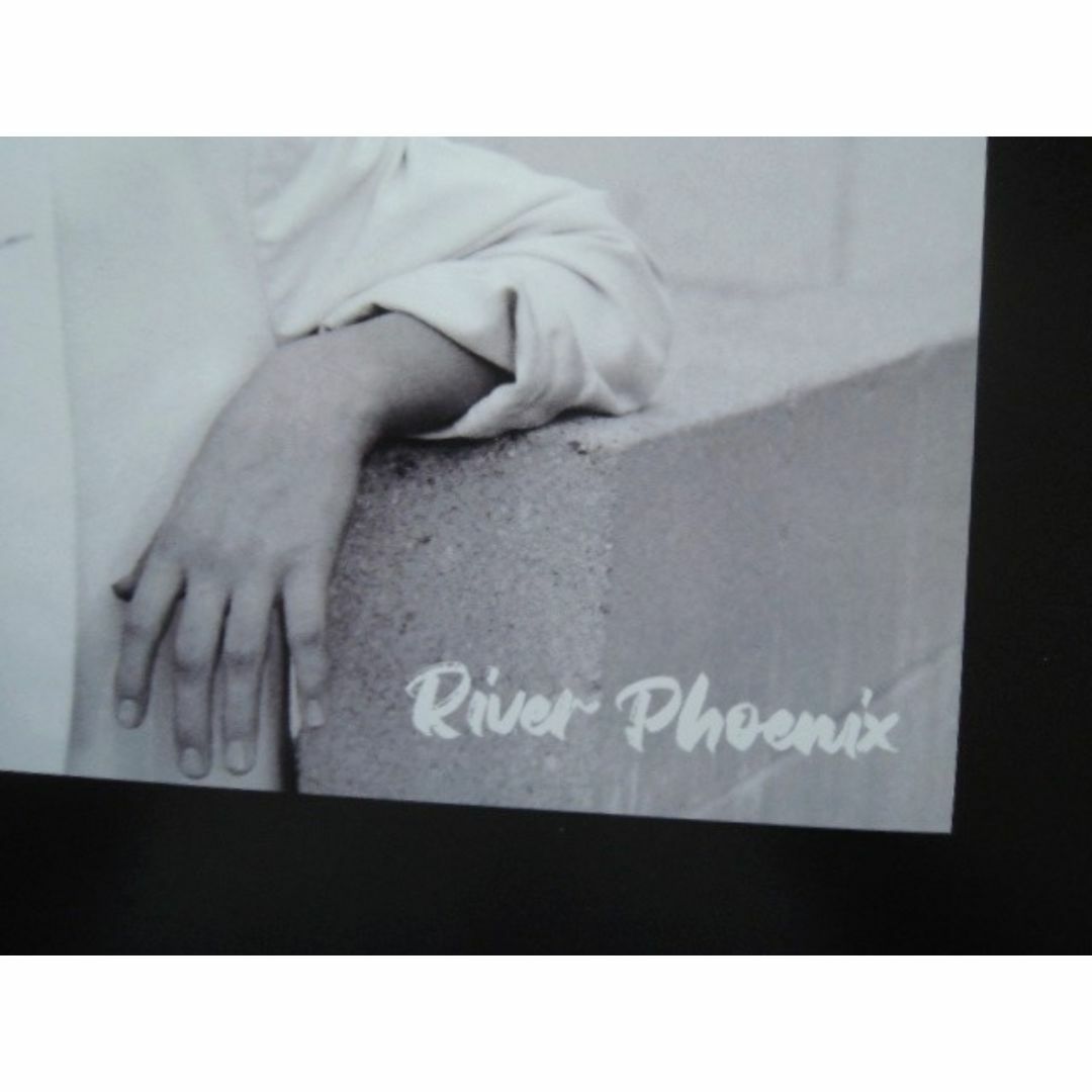 A4 額付き ポスター リバーフェニックス River Phoenix イケメン インテリア/住まい/日用品のインテリア小物(フォトフレーム)の商品写真