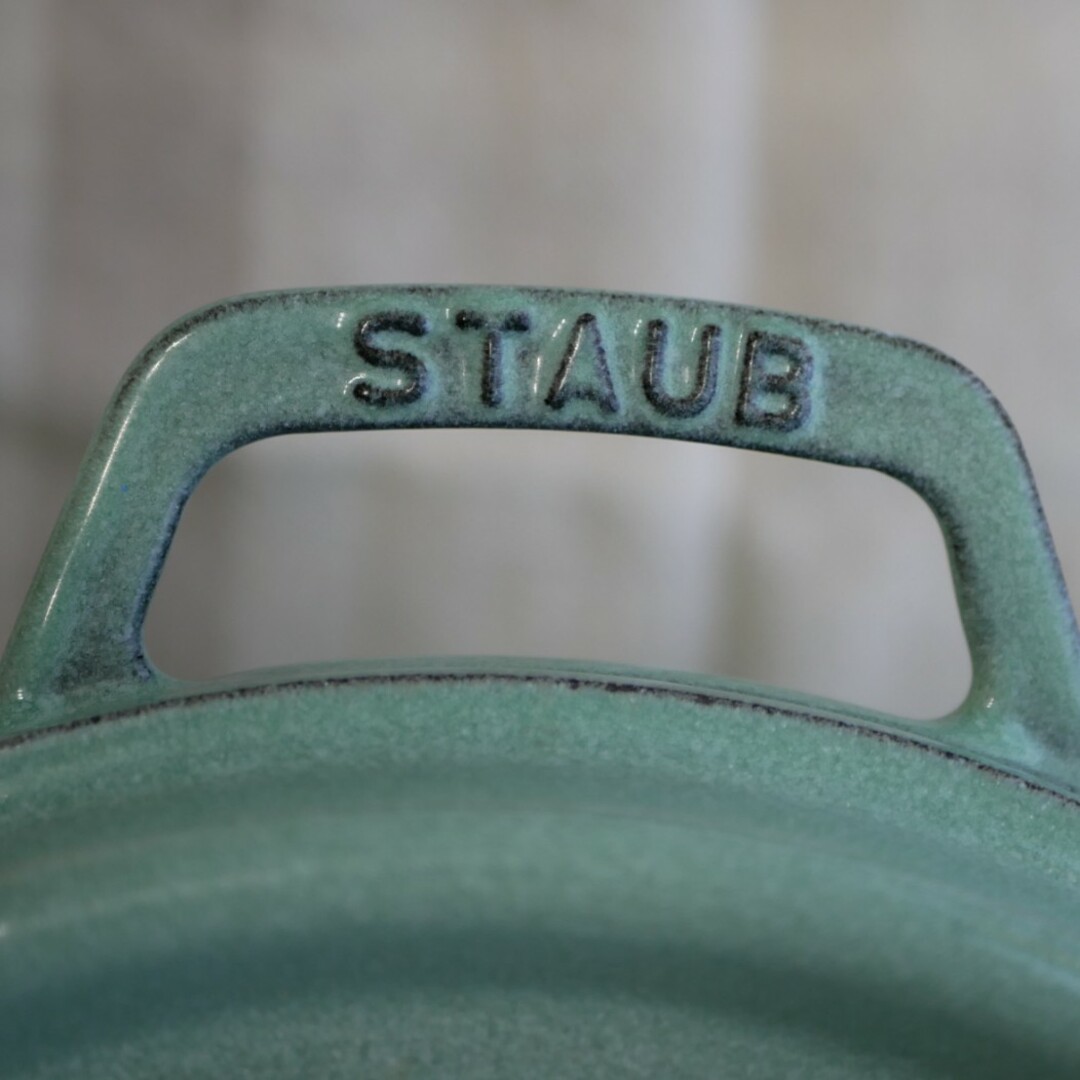 STAUB(ストウブ)のストウブ STAUB グランドココット 24㎝ セージ グリーン 緑 インテリア/住まい/日用品のキッチン/食器(鍋/フライパン)の商品写真