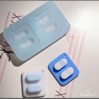 シリコンモールド　薬　錠剤　カプセル　デコパーツ　アクセサリー　立体型　穴付き(各種パーツ)