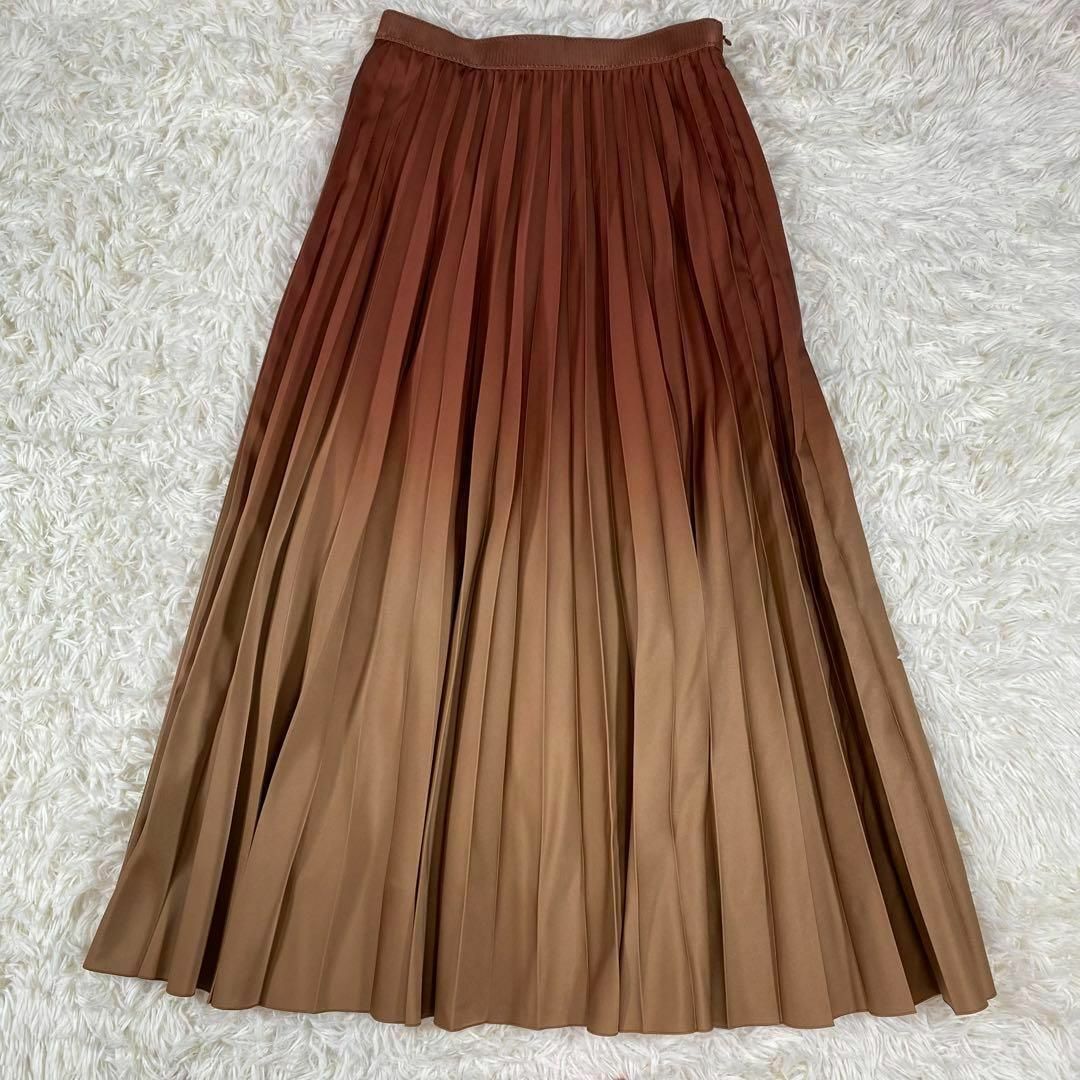 ANAYI(アナイ)の値下げ　ANAYI アナイ　グラデーションプリーツスカート　38 ブラウン レディースのスカート(ひざ丈スカート)の商品写真