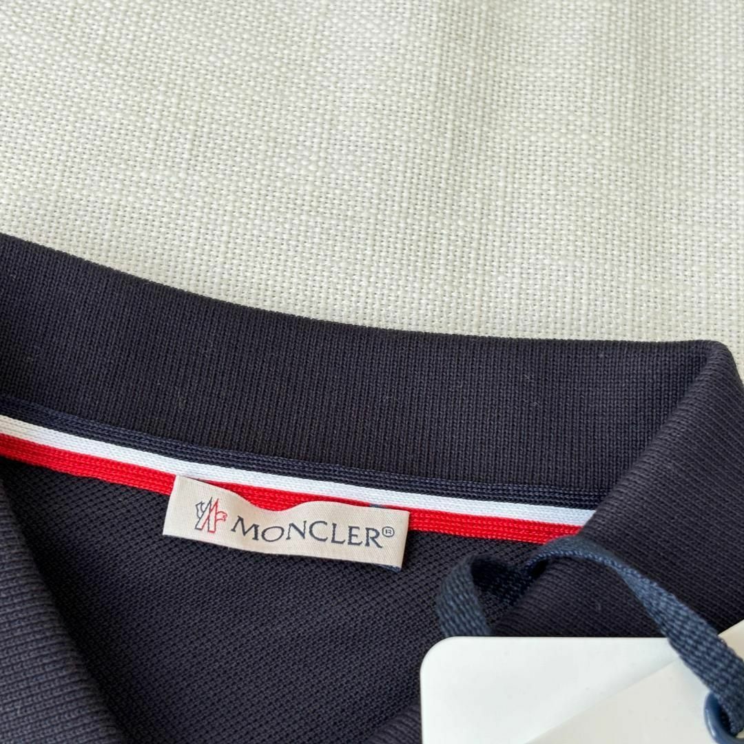 MONCLER(モンクレール)の未使用・タグ付 モンクレール ポロシャツ 半袖 お洒落 シンプル ネイビー S メンズのトップス(ポロシャツ)の商品写真