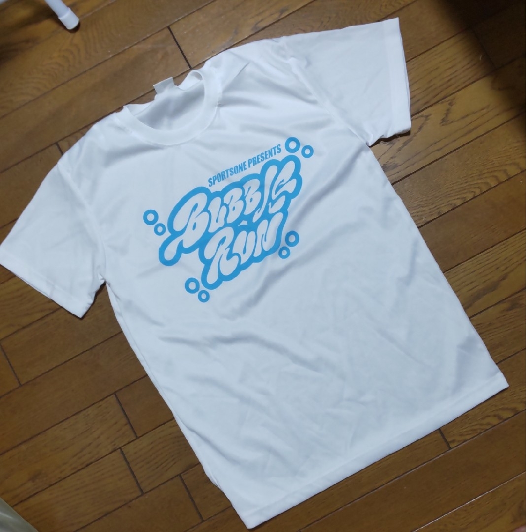 スポーツウェアＴシャツ　ホワイト　ポリエステル素材 レディースのトップス(Tシャツ(半袖/袖なし))の商品写真