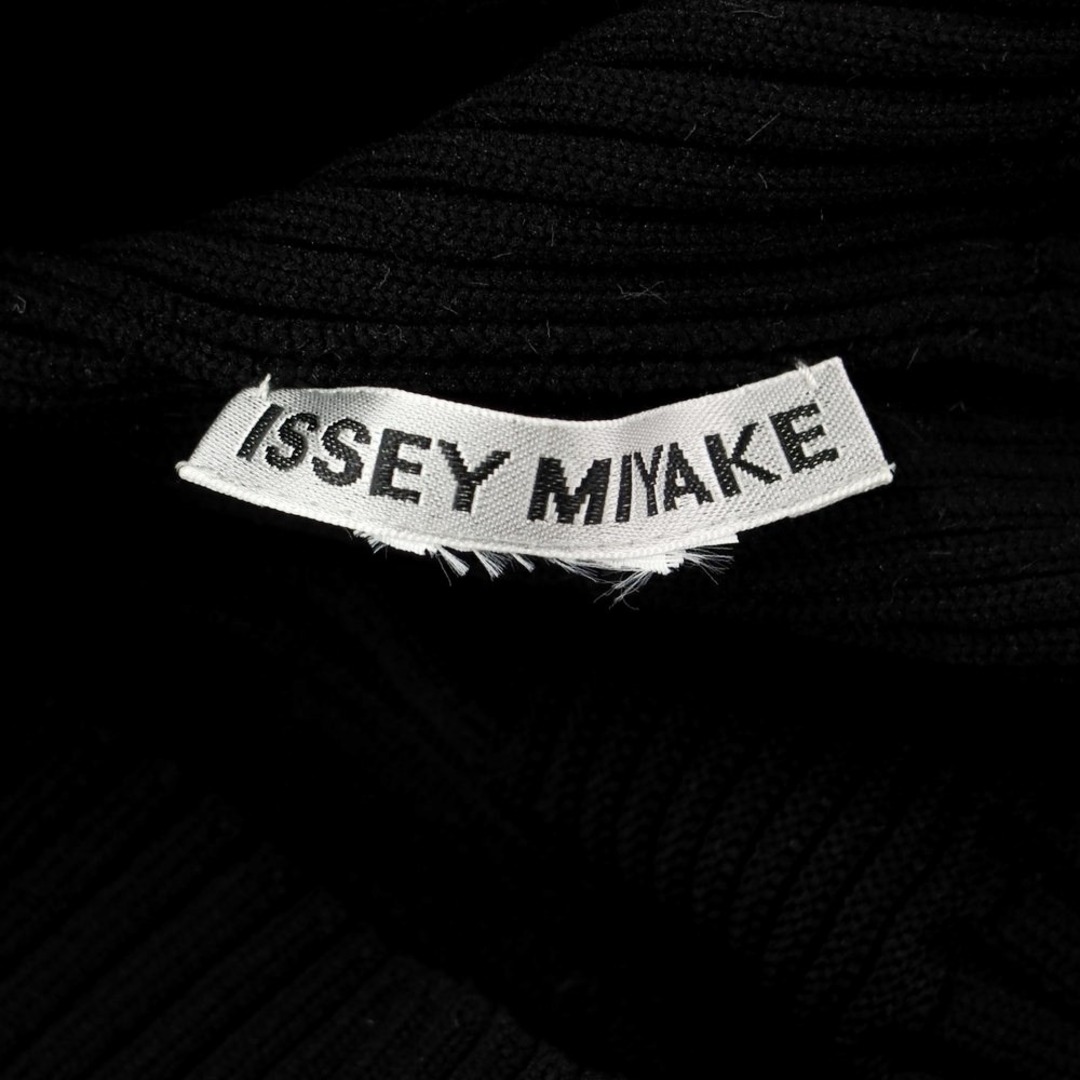 ISSEY MIYAKE(イッセイミヤケ)の【中古】イッセイミヤケ ISSEY MIYAKE 2024年春夏 リブニット ジップアップ ブルゾン ブラック【サイズ表記なし（L位）】【レディース】 レディースのジャケット/アウター(その他)の商品写真