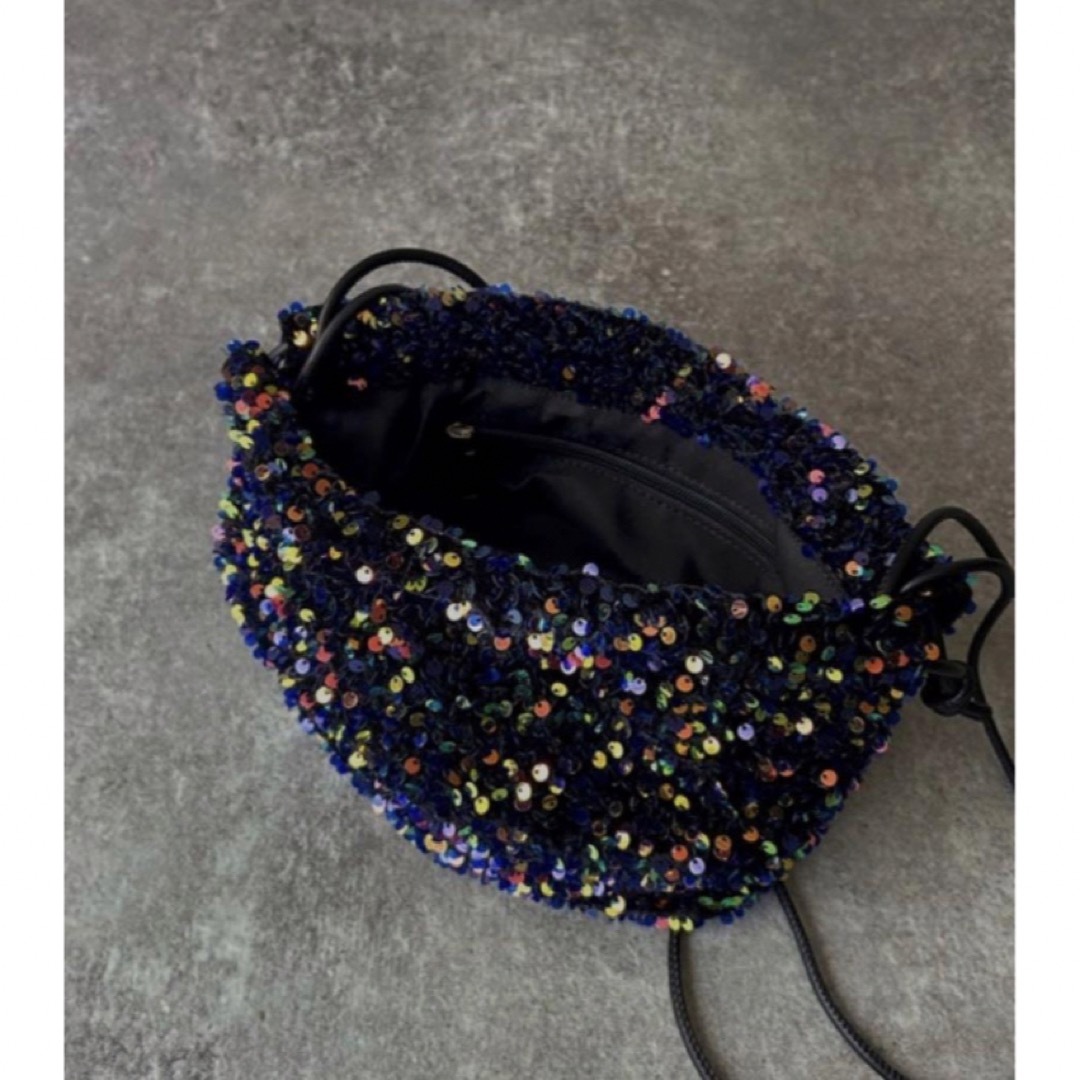 【未使用•タグ付】リベリー　スパンコール巾着バッグ　ネイビー レディースのバッグ(ショルダーバッグ)の商品写真