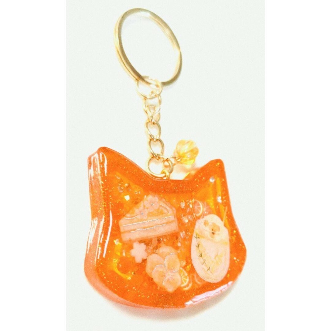 レジン　ねこ　オレンジ　スイーツ　蓄光　シャカシャカ　キーホルダー レディースのファッション小物(キーホルダー)の商品写真