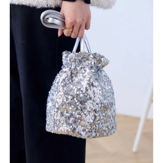 ★美品★Ada. スパンコール巾着バッグ シルバー(ショルダーバッグ)