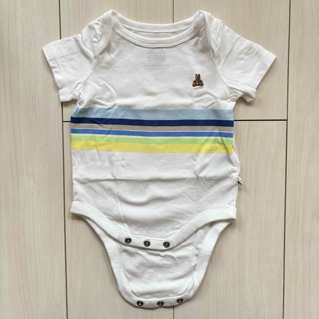 babyGAP(ベビーギャップ)の美品！4枚セット！babyGap 半袖ボディスーツ ブラナンベア ロンパース キッズ/ベビー/マタニティのベビー服(~85cm)(カバーオール)の商品写真