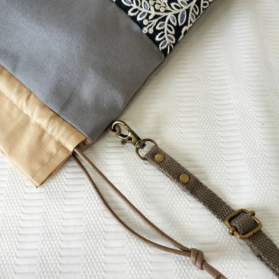 インド刺繍リボン巾着ポーチ　ミニバッグ　ポシェット　ショルダー紐付き ハンドメイドのファッション小物(バッグ)の商品写真