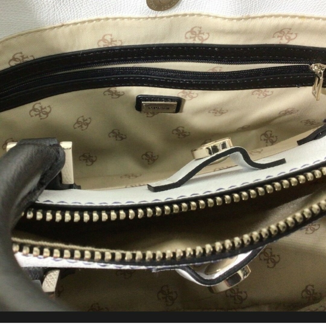 GUESS(ゲス)のGUESS　ショルダーバッグ レディースのバッグ(ショルダーバッグ)の商品写真