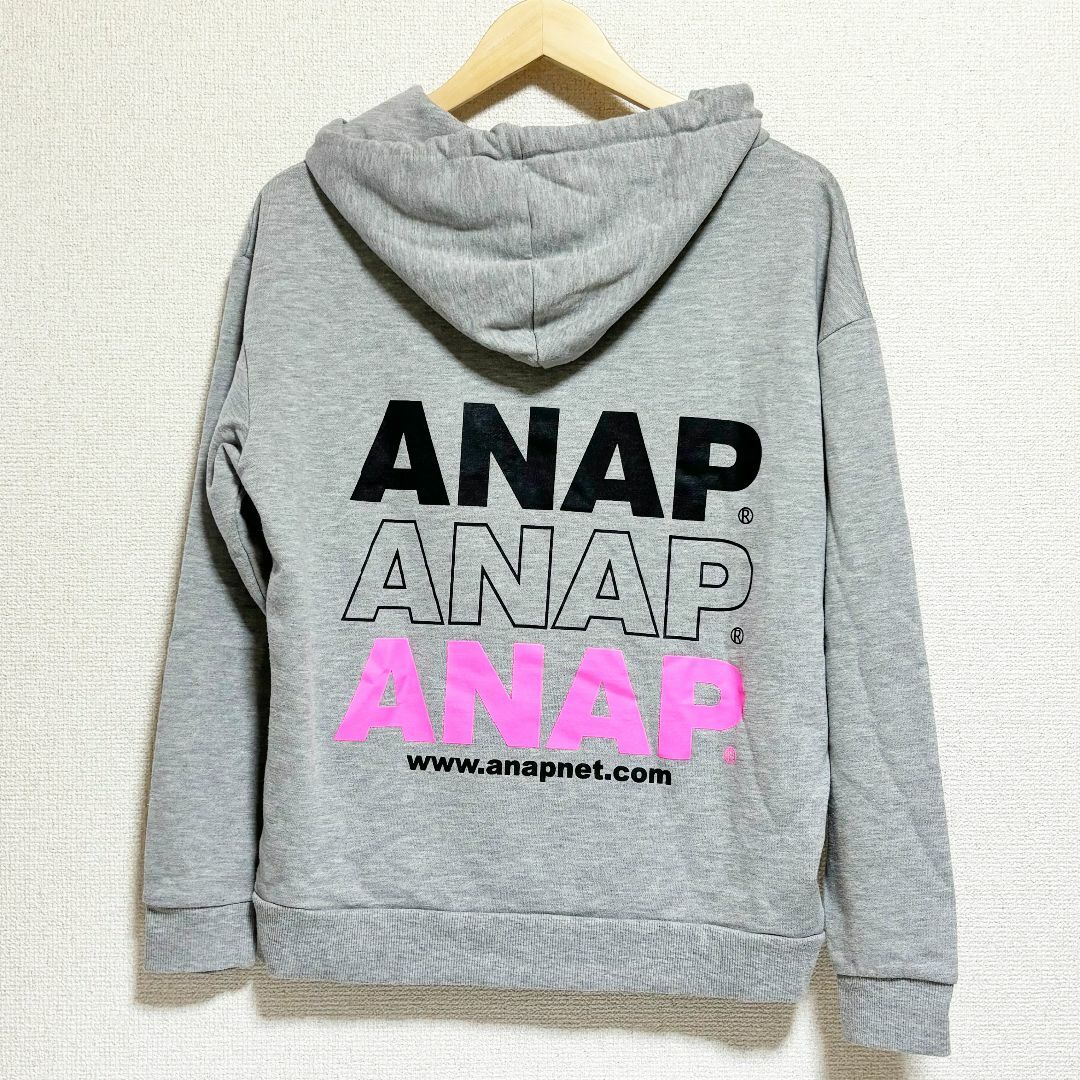 ANAP(アナップ)のANAP アナップ　パーカー　グレー　プリント　ピンク　白　黒　長 レディースのトップス(パーカー)の商品写真