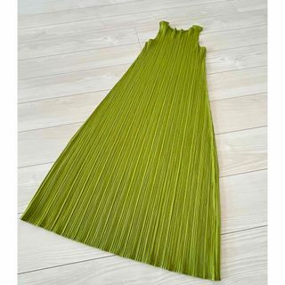 PLEATS PLEASE ISSEY MIYAKE - プリーツプリーズ　ロング　マキシ丈　ワンピース　グリーン系　若草色　美品