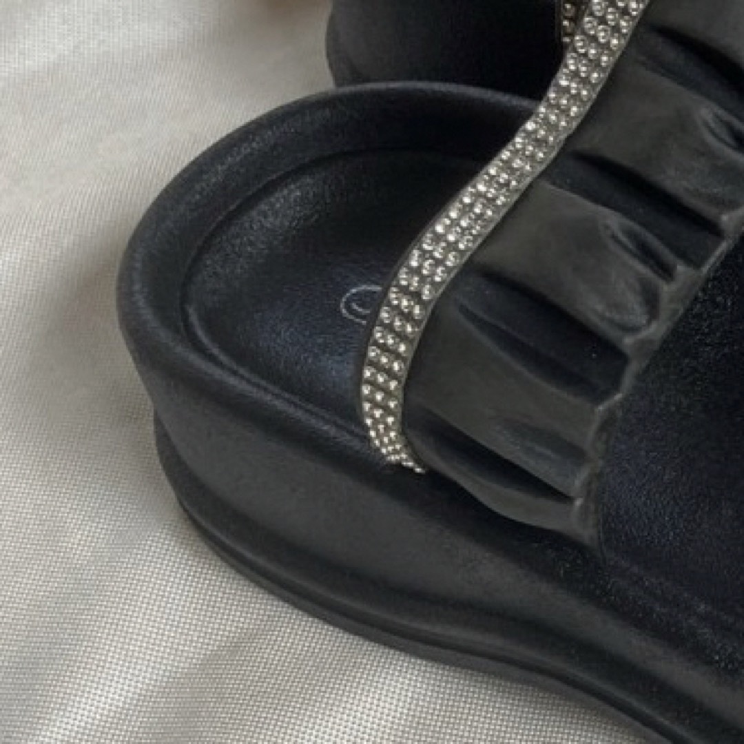 24cm 厚底 サンダル ブラック 黒 韓国 軽量 おしゃれ ラインストーン 夏 レディースの靴/シューズ(サンダル)の商品写真
