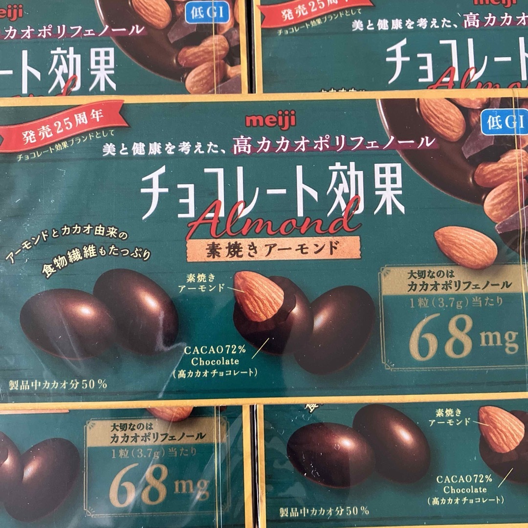 明治(メイジ)の明治 チョコレート効果 カカオ72%素焼きアーモンド6個 食品/飲料/酒の食品(菓子/デザート)の商品写真