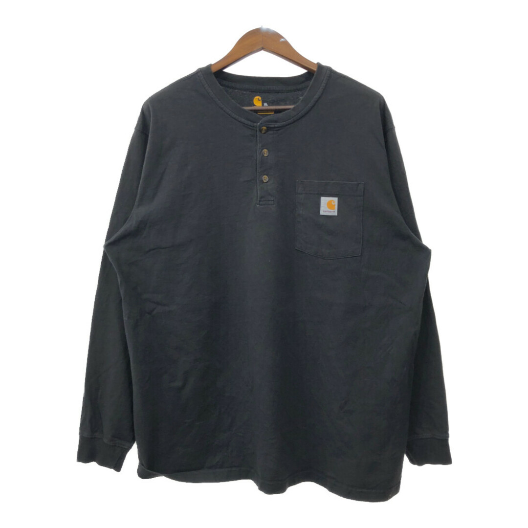 carhartt(カーハート)のCarhartt カーハート ヘンリーネック 長袖Ｔシャツ ワンポイント ブラック (メンズ XL) 中古 古着 Q6672 メンズのトップス(Tシャツ/カットソー(七分/長袖))の商品写真