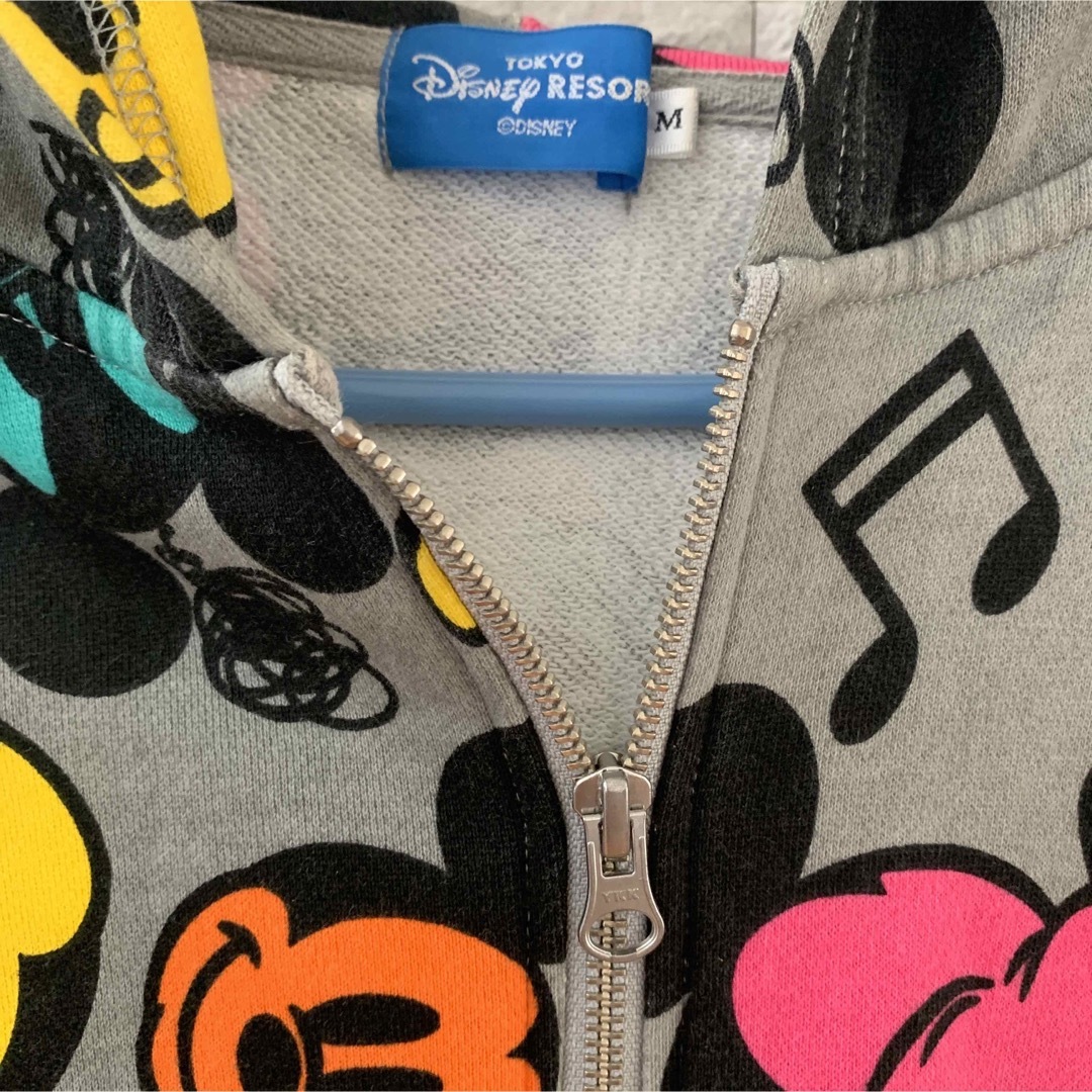 Disney(ディズニー)の即日匿名発送★ディズニーリゾート　フード付きパーカー　M  ミッキー　カラフル メンズのトップス(パーカー)の商品写真