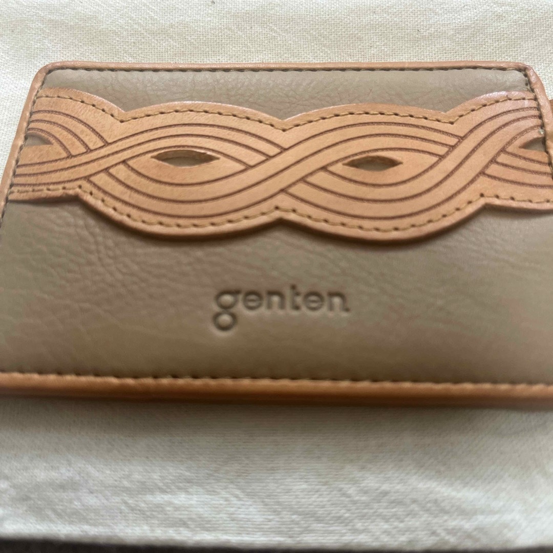 genten(ゲンテン)のgenten ゲンテン TWIST パスケース ヌメベージュ グリーン レディースのファッション小物(名刺入れ/定期入れ)の商品写真