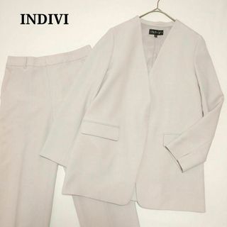 インディヴィ(INDIVI)のインディヴィ セットアップ アイボリー ノーカラージャケット36 パンツ34(スーツ)