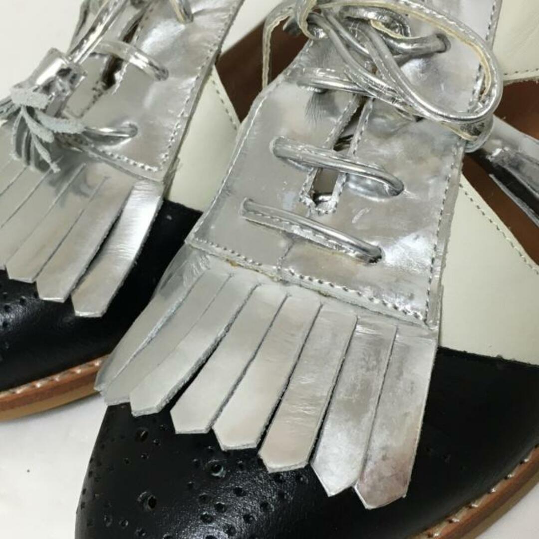 JEFFREY CAMPBELL(ジェフリーキャンベル)のJeffreyCampbell(ジェフリーキャンベル) シューズ 37 レディース - ライトグレー×シルバー×黒 フリンジ/タッセル/ROSE BUDコラボ レザー レディースの靴/シューズ(その他)の商品写真