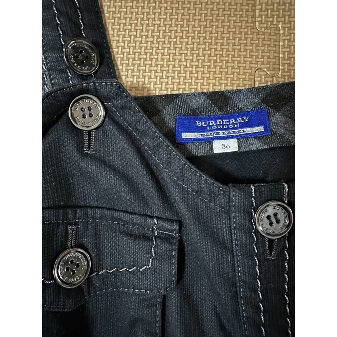 BURBERRY BLUE LABEL(バーバリーブルーレーベル)の値下げ中　バーバリー　ブルーレーベル  ジャンパースカート　サイズ36 ブラック レディースのワンピース(その他)の商品写真