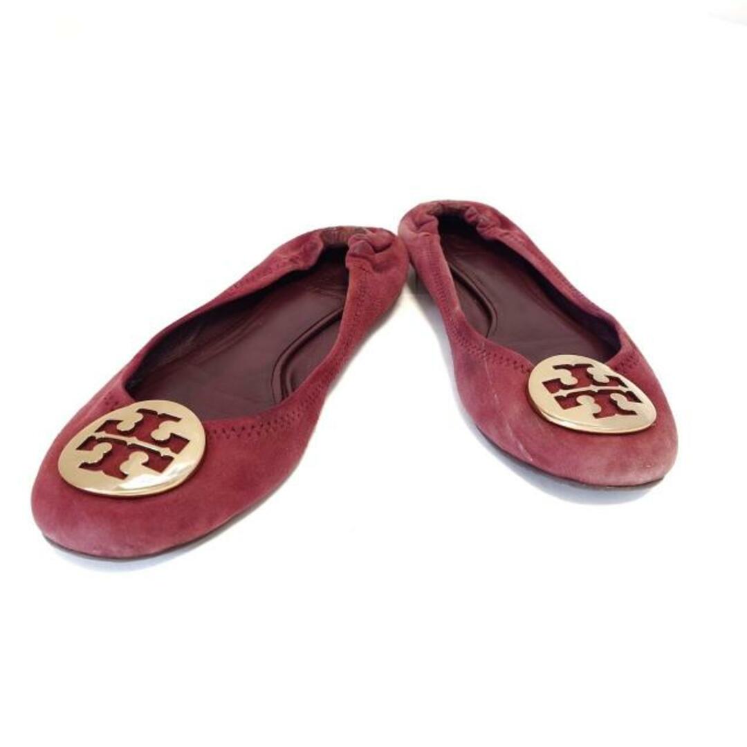 Tory Burch(トリーバーチ)のTORY BURCH(トリーバーチ) フラットシューズ レディース - ボルドー×ゴールド スエード レディースの靴/シューズ(その他)の商品写真