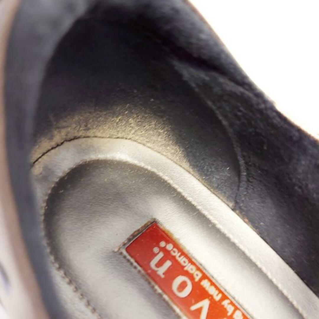 Aravon(アラヴォン)のaravon(アラヴォン) パンプス レディース - ダークグレー ウェッジソール/new balanceコラボ レザー レディースの靴/シューズ(ハイヒール/パンプス)の商品写真