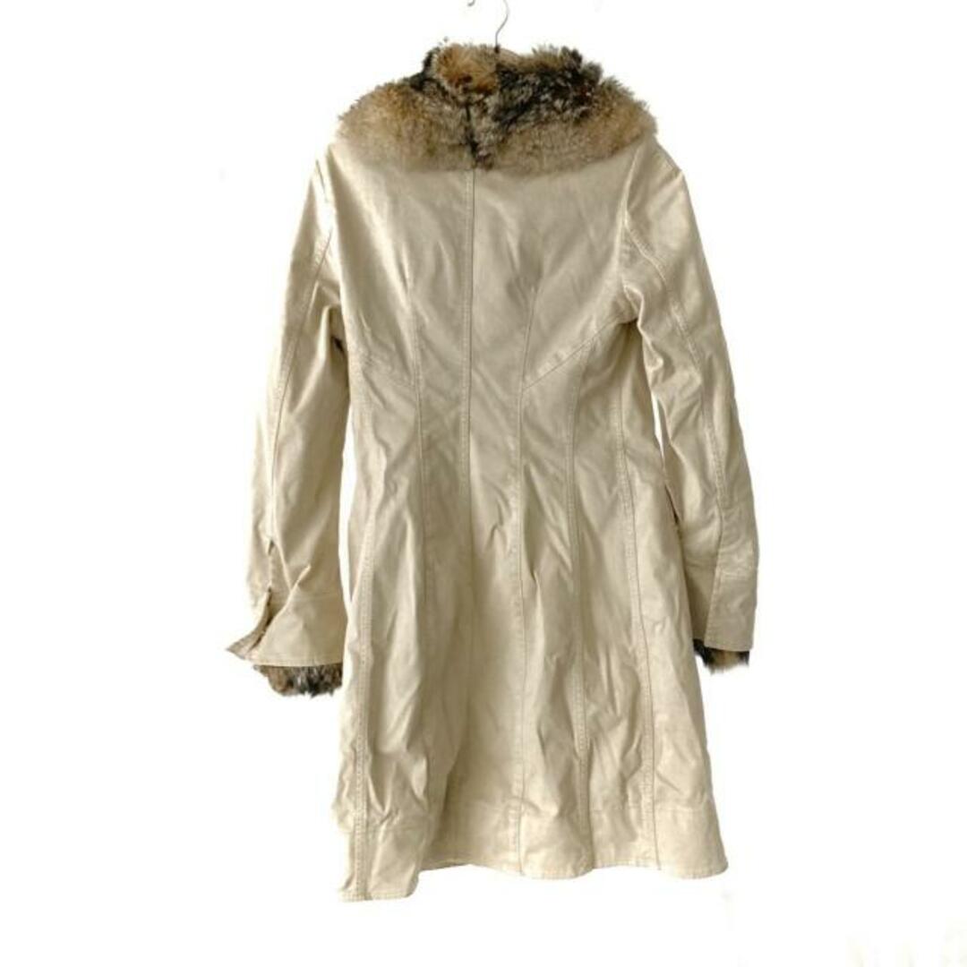 ERMANNO SCERVINO(エルマノシェルビーノ) コート サイズ40 M レディース - ベージュ 長袖/ファー/中綿/冬 綿、ポリウレタン レディースのジャケット/アウター(その他)の商品写真