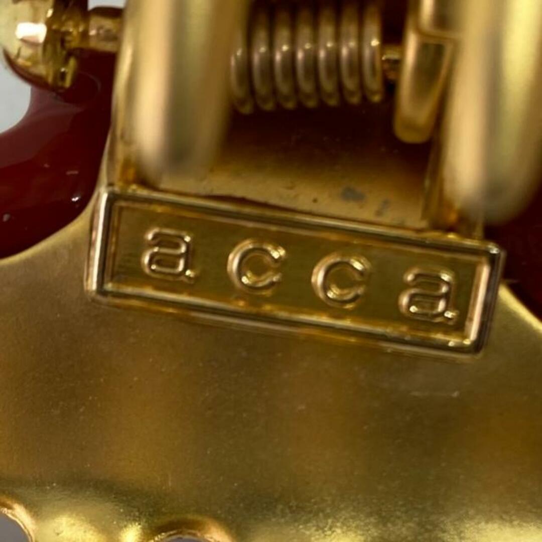 acca(アッカ)のacca(アッカ) アクセサリー美品  - プラスチック レッド×ゴールド ヘアクリップ/ラインストーン レディースのアクセサリー(その他)の商品写真