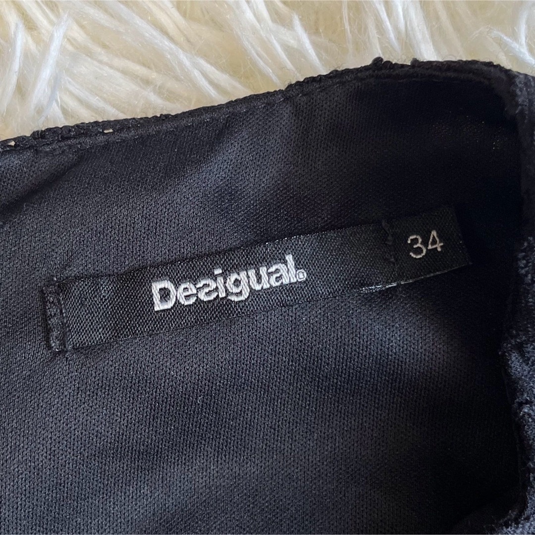 DESIGUAL(デシグアル)のデシグアル　総レースワンピース　花柄　刺繍　ブラック　フレア袖　34サイズ レディースのワンピース(ひざ丈ワンピース)の商品写真