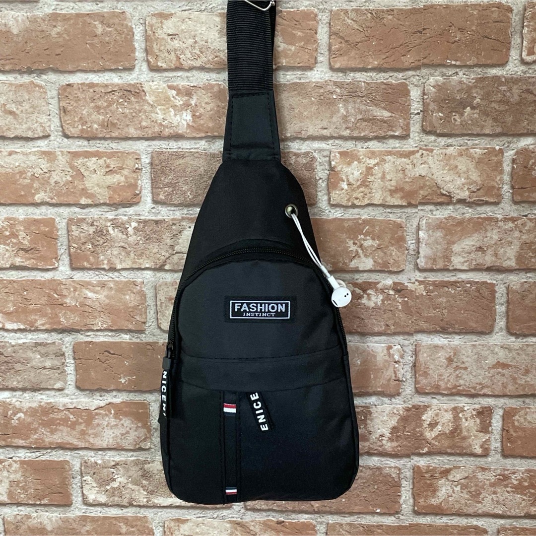 多機能 ボディバッグ スタイリッシュ 都会派ブラック コンパクト デザイン メンズのバッグ(ボディーバッグ)の商品写真