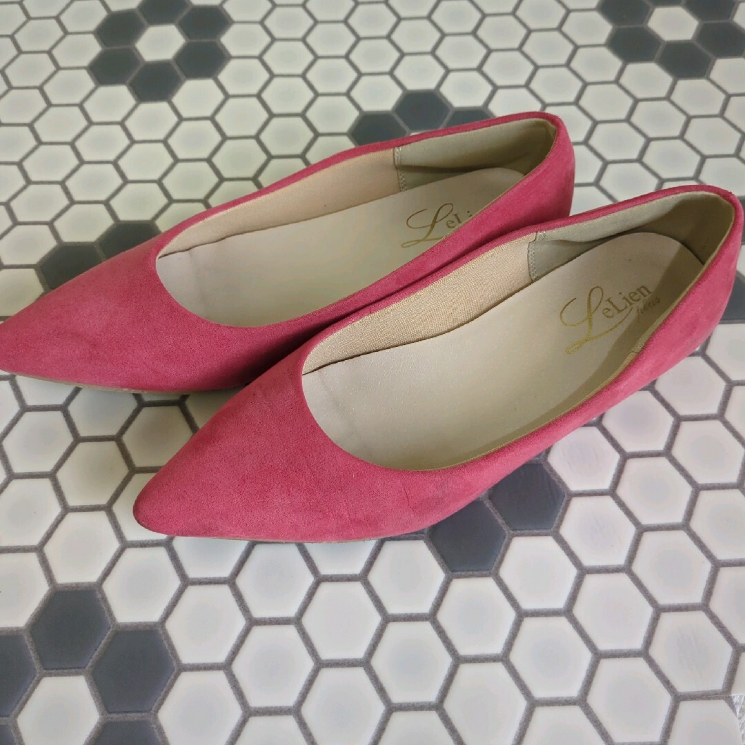 AmiAmi(アミアミ)のAMIAMI アミアミ ポインテッドトゥ フラットパンプス ピンク 23.5 レディースの靴/シューズ(ハイヒール/パンプス)の商品写真